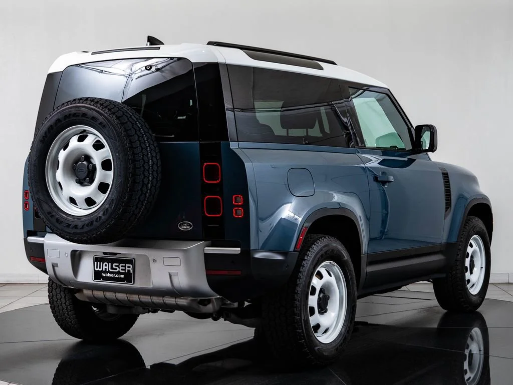 Used 2023 Tasman Blue Metallic Land Rover S image 10
