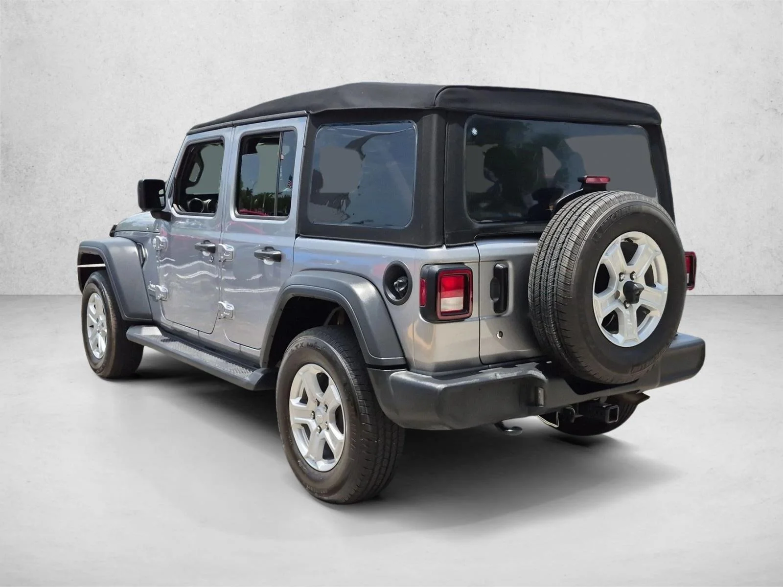 Used 2019 Billet Silver Metallic Clearcoat Jeep Sport S image 8