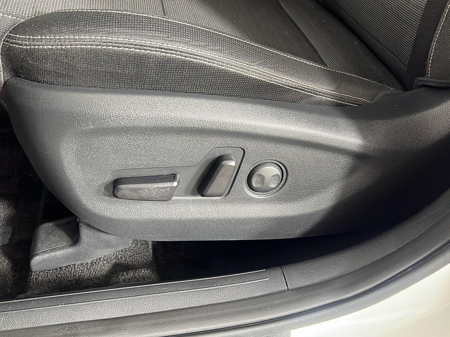 Used 2020 Clear White Kia LX image 7