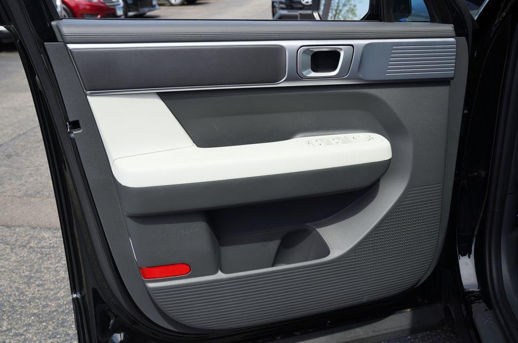 New 2026 Phantom Black Hyundai SE image 8