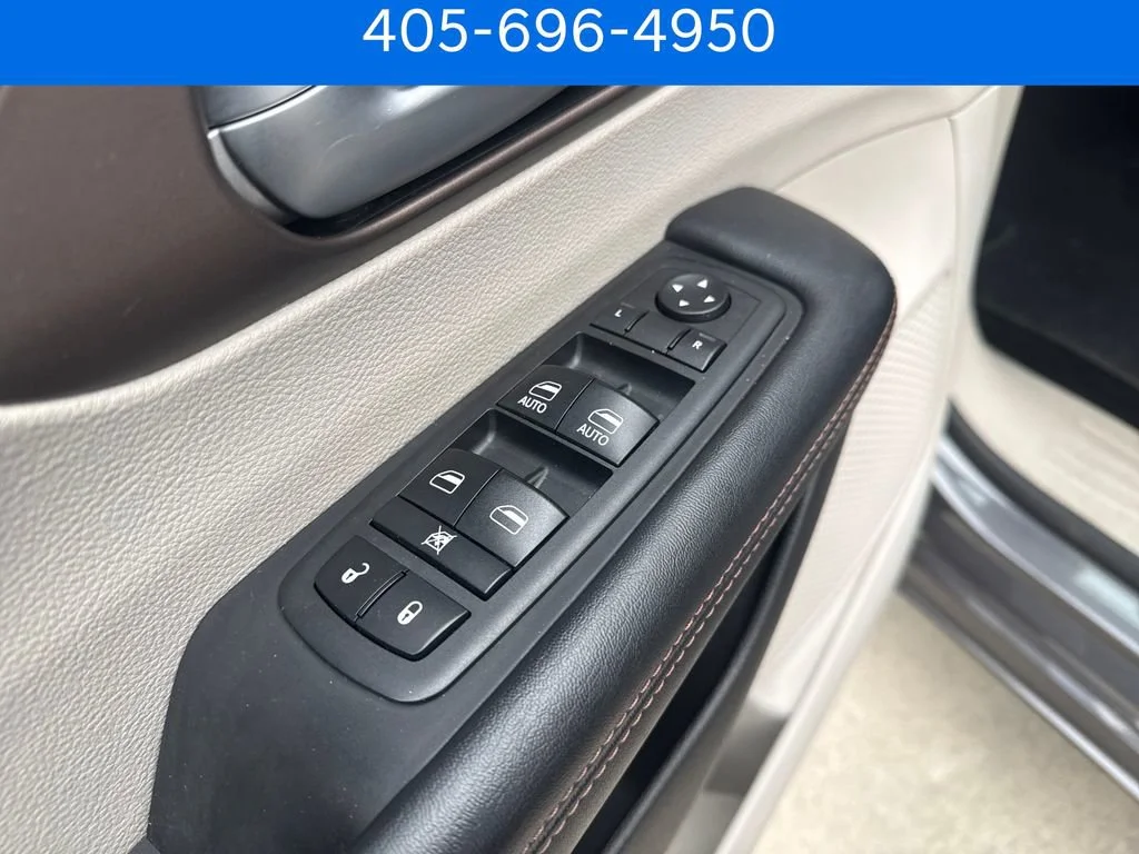 Pre-Owned 2018 Chrysler Pacifica Touring L