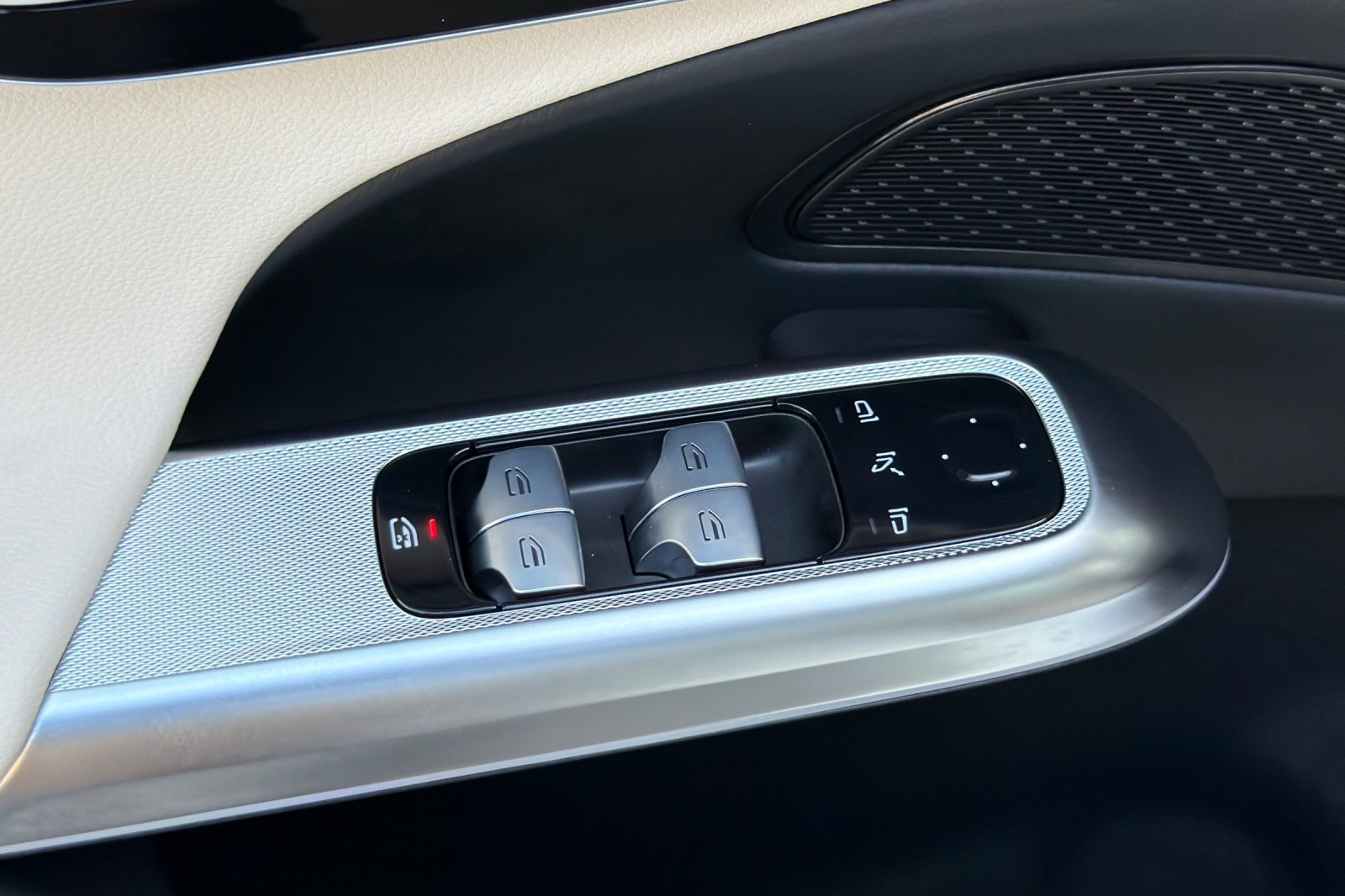 New 2027 Polar White Mercedes-Benz E 350 image 25