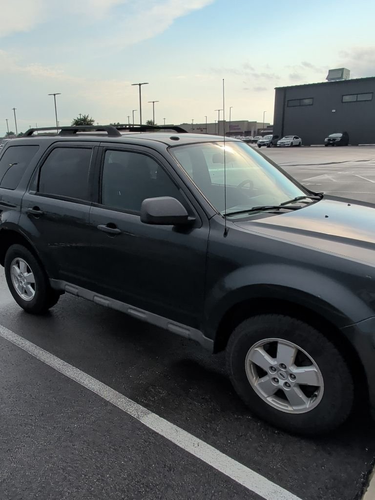 Used 2009 Gray Ford XLT image 1