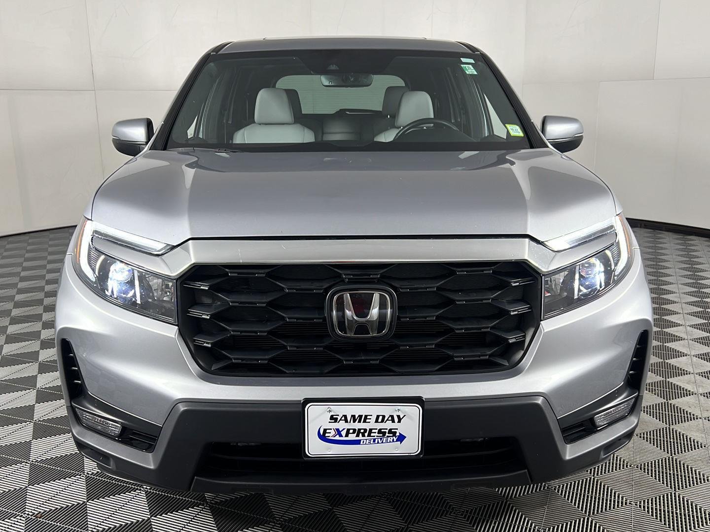 Used 2023 Lunar Silver Metallic Honda EX-L image 3