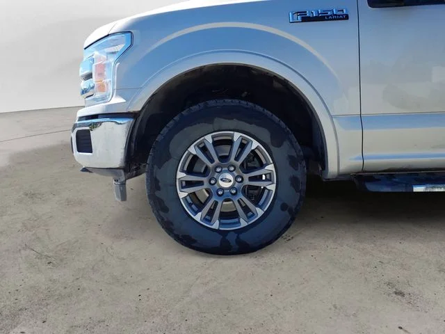 Used 2018 White Gold Ford Lariat image 10