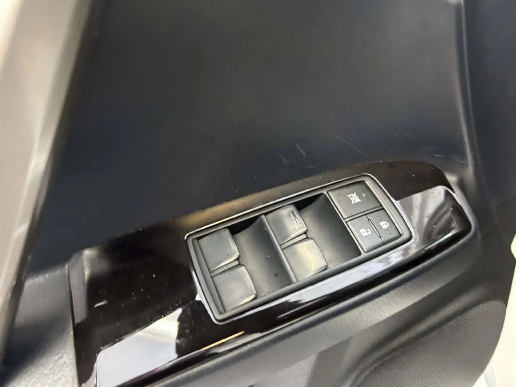 Used 2018 White Lexus 460 image 18