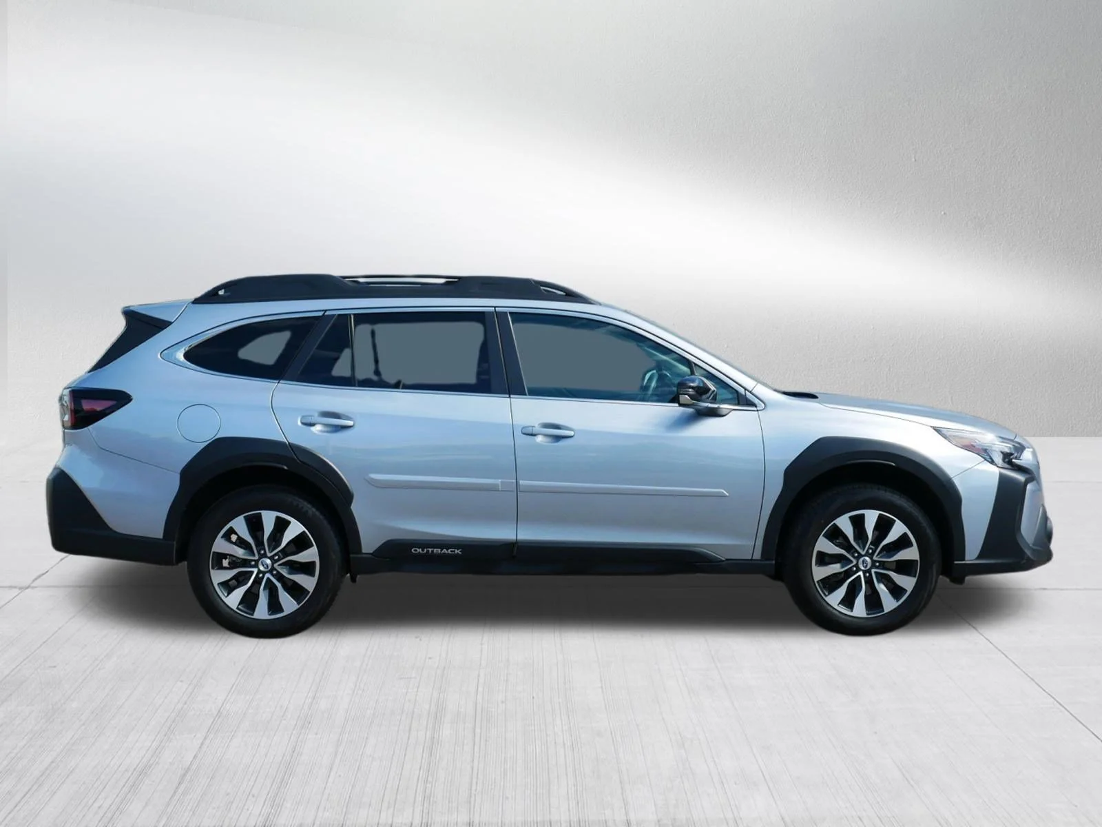 Used 2024 Ice Silver Metallic Subaru Limited image 8