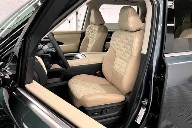 New 2026 Alpine Metallic/Super Blk Nissan Platinum Reserve image 10