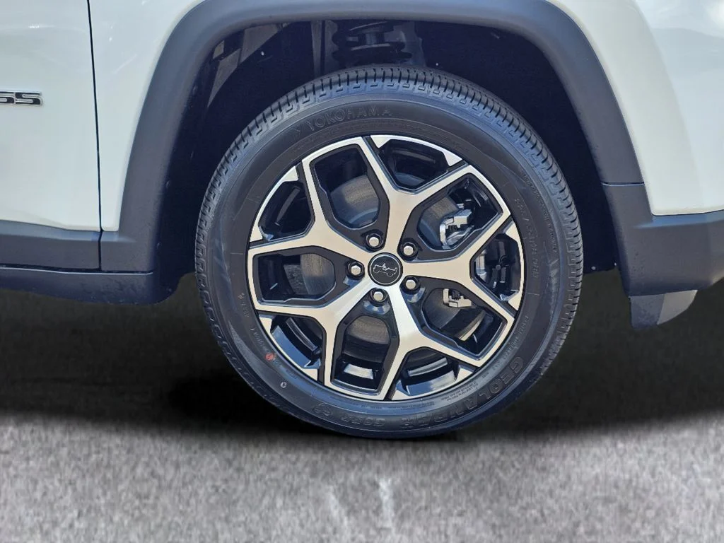 New 2026 Bright White Clear-Coat Exterior Paint Jeep Limited image 6