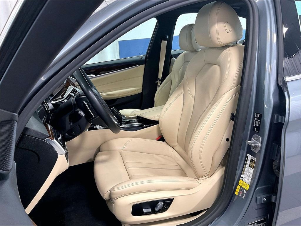 Used 2019 Blue BMW 530e xDrive iPerformance image 10