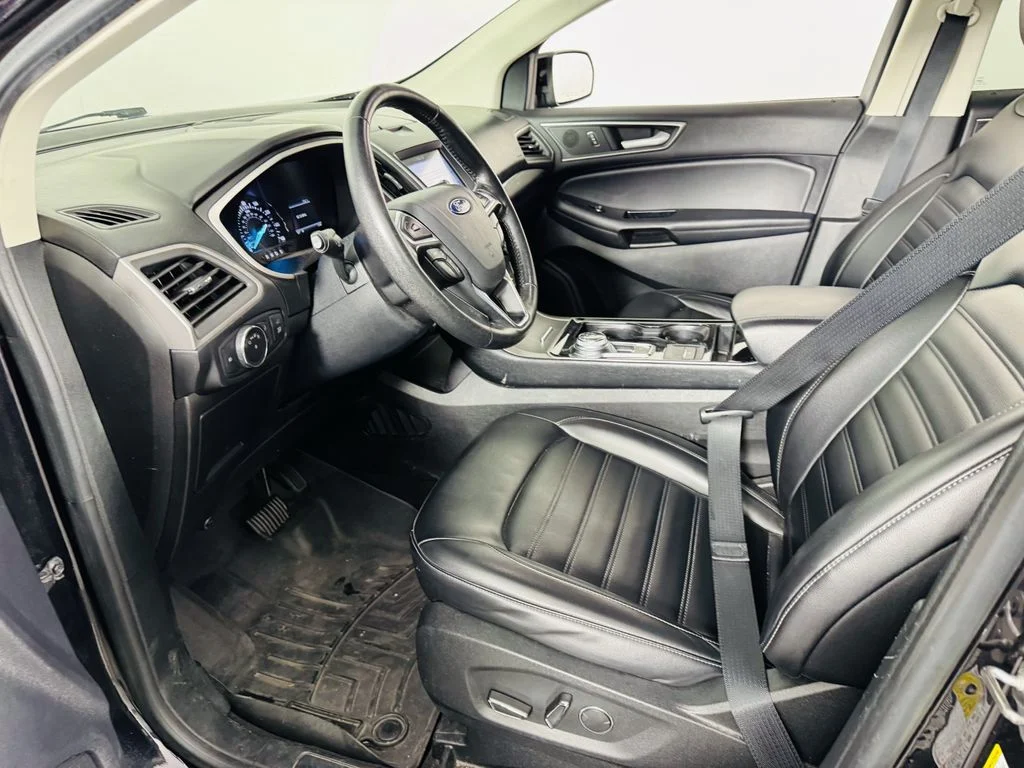 Used 2019 Black Ford SEL image 5