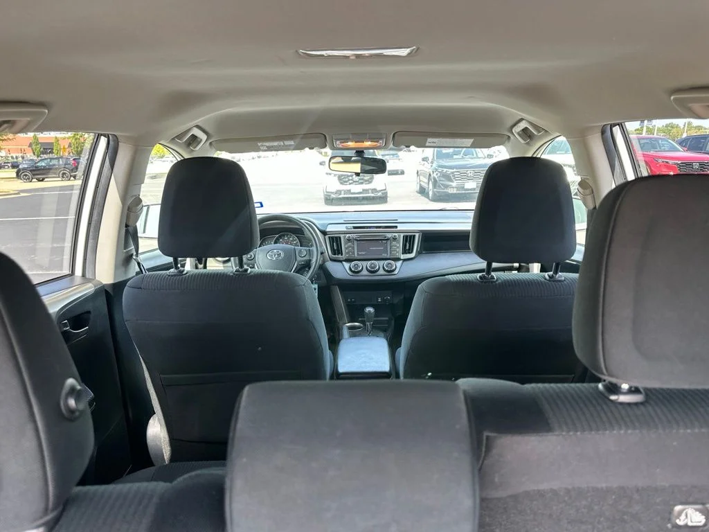 Used 2015 White Toyota LE image 20