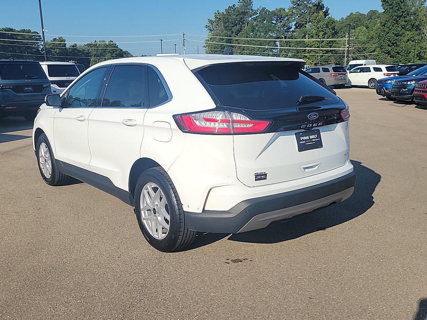 Used 2024 Oxford White Ford SEL image 13