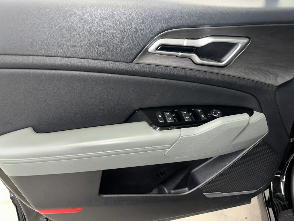 Used 2023 Black Kia X-Line image 8