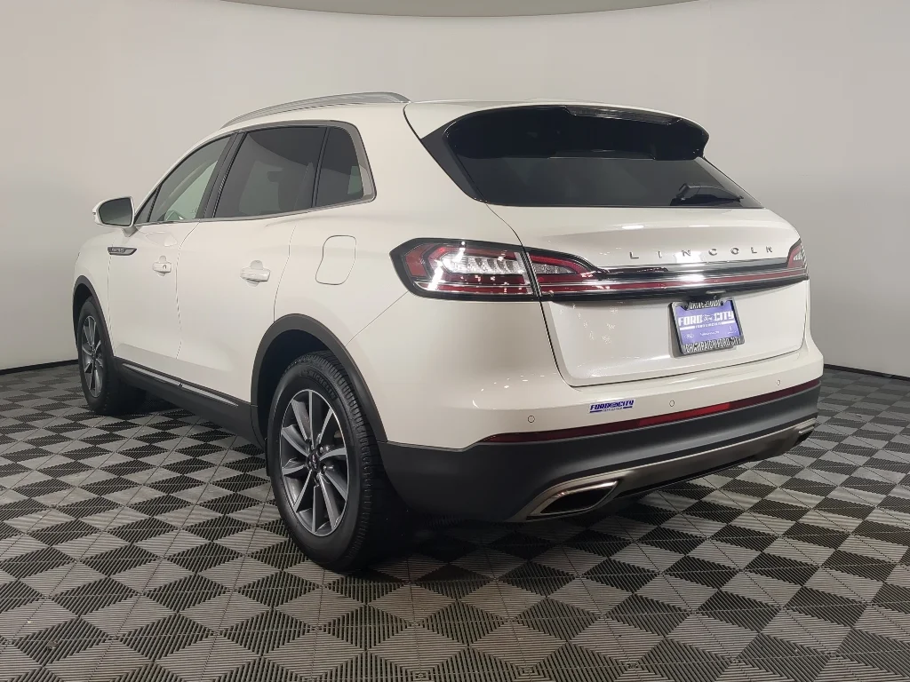 Used 2022 White Lincoln Standard image 7