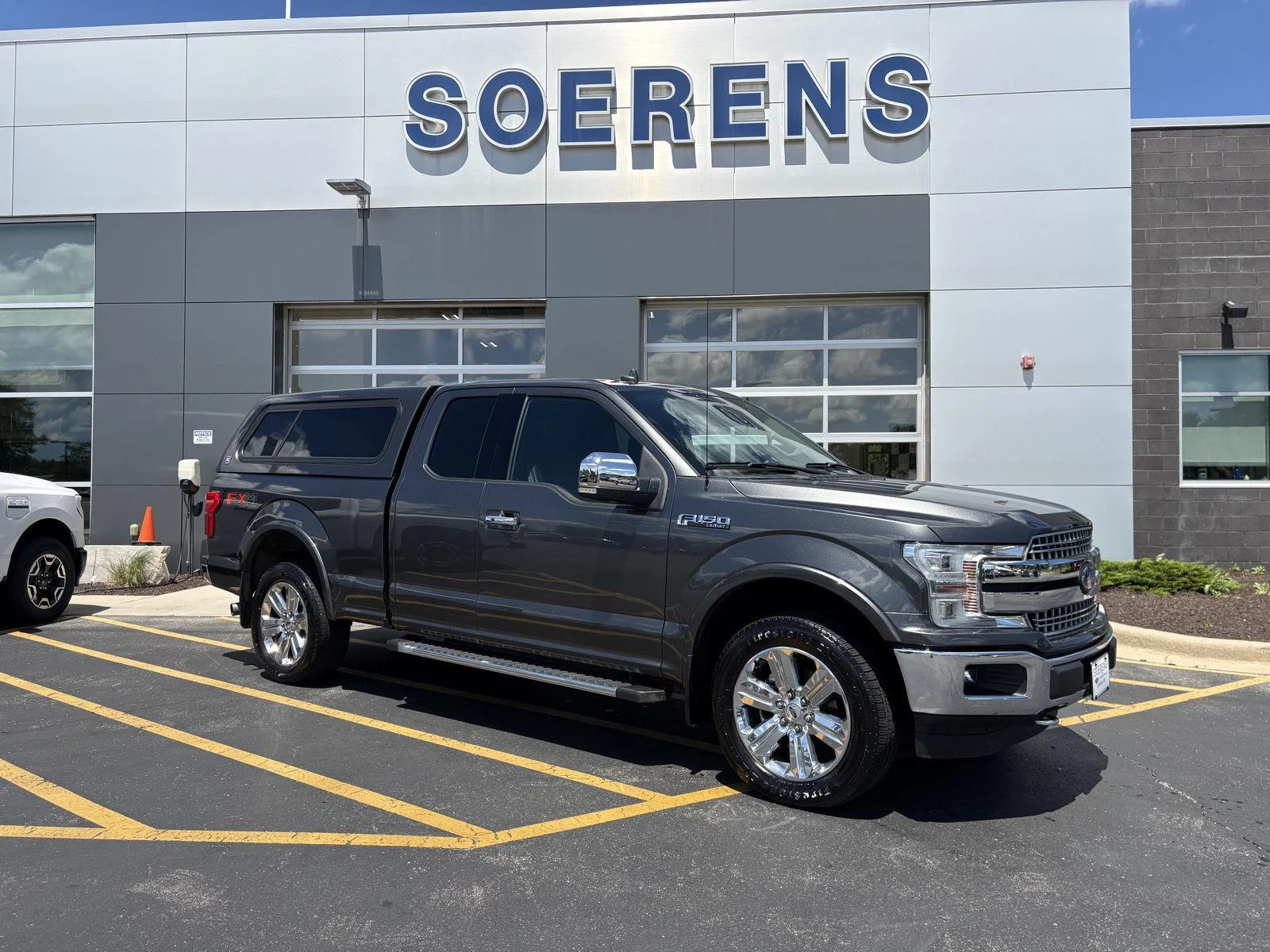 Used 2018 Magnetic Ford LARIAT image 1