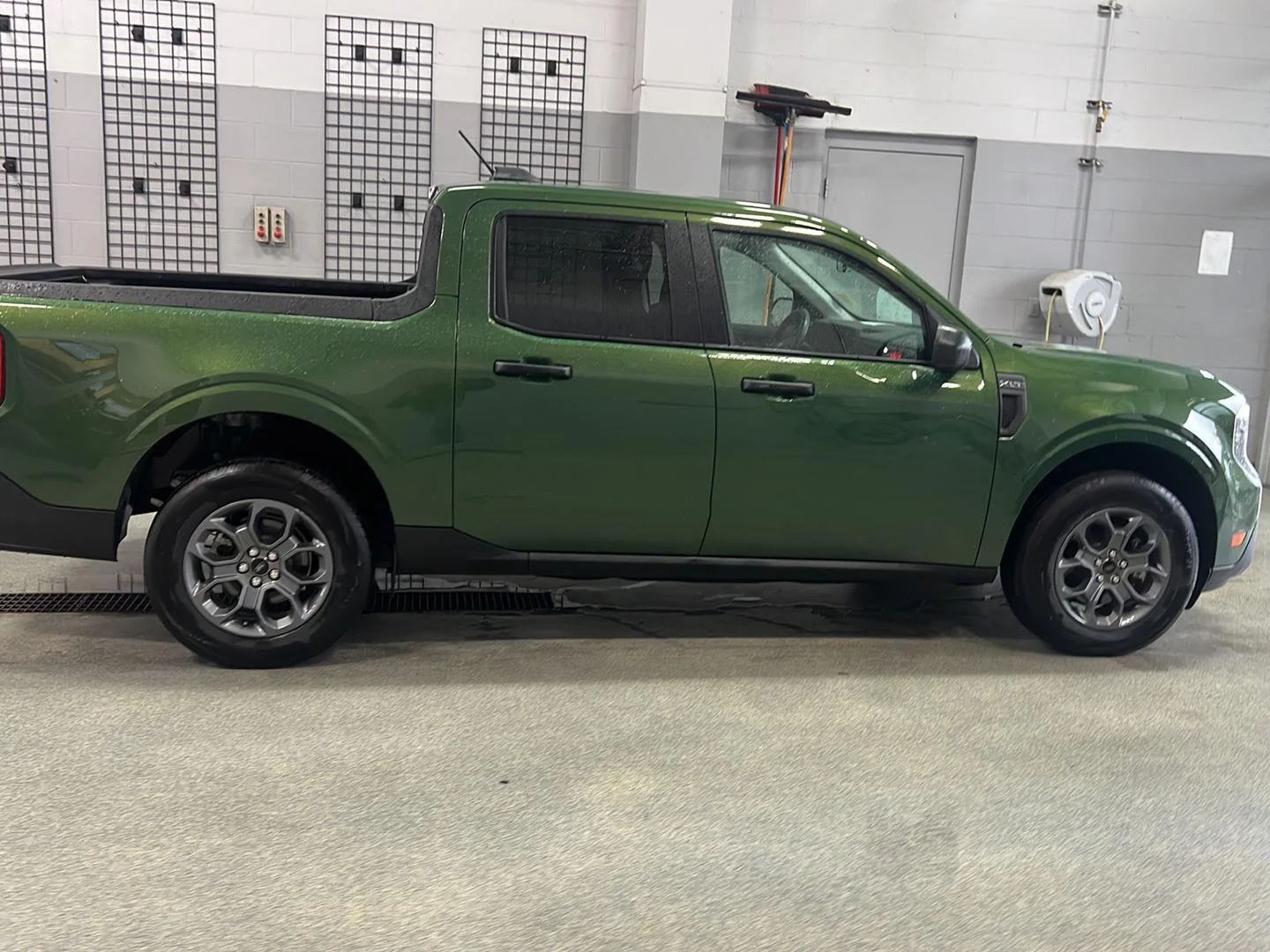 Used 2025 Eruption Green Ford XLT image 3