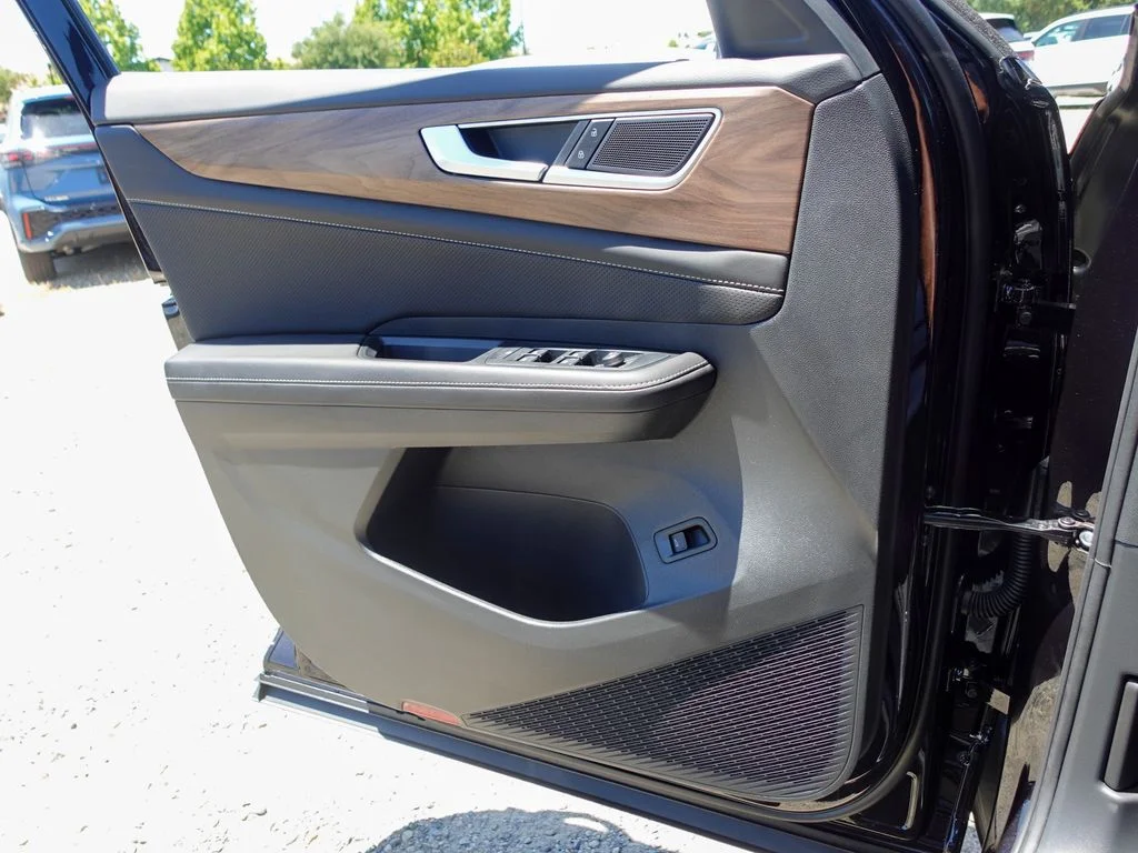 New 2026  Volkswagen SE w/Technology image 18