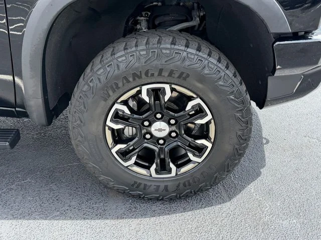 Used 2024 Black Chevrolet ZR2 image 19