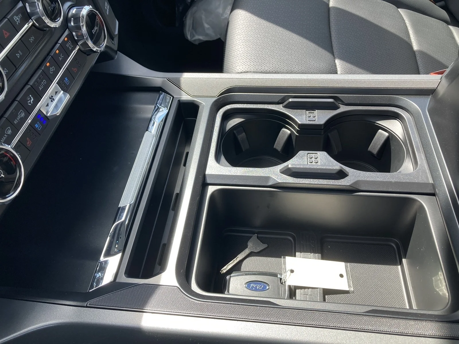 New 2026 Glacier Gray Metallic Tri-Coat Ford F-350® Lariat® image 29