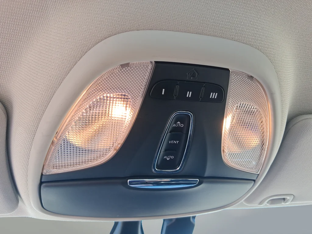 Used 2014 Blue Dodge Limited image 34