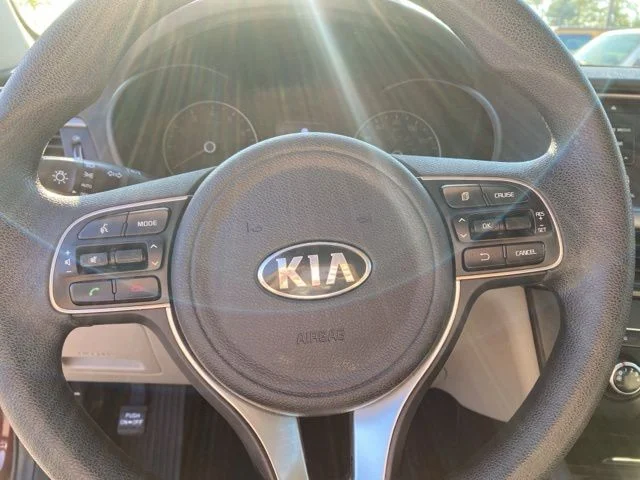 Used 2016 Purple Kia LX image 13
