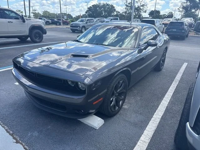 Used 2020 Gray Dodge SXT image 1