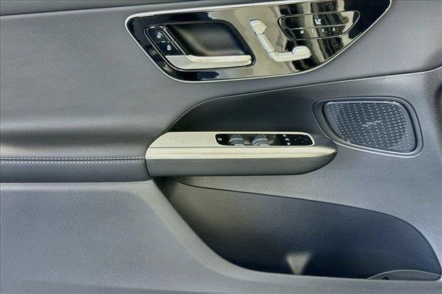 New 2027 Polar White Mercedes-Benz GLC 300 image 46