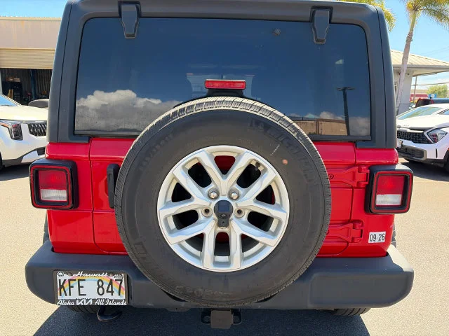 Used 2023 Red Jeep Sport S image 6