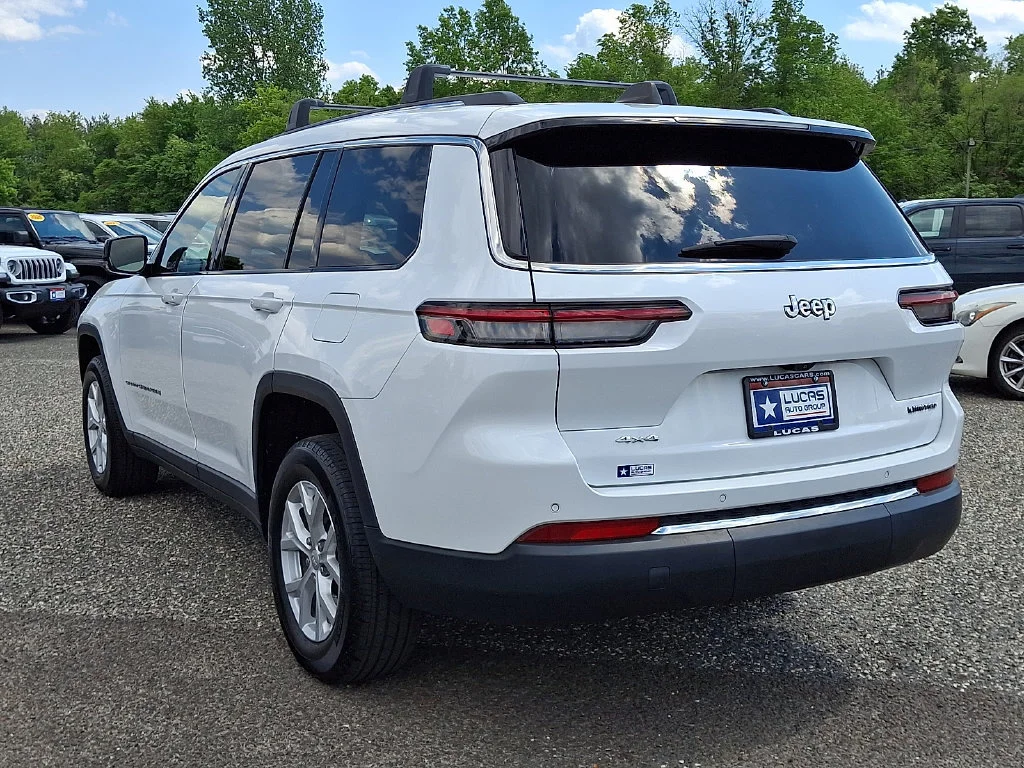 Used 2023 Bright White Clearcoat Jeep Limited image 9