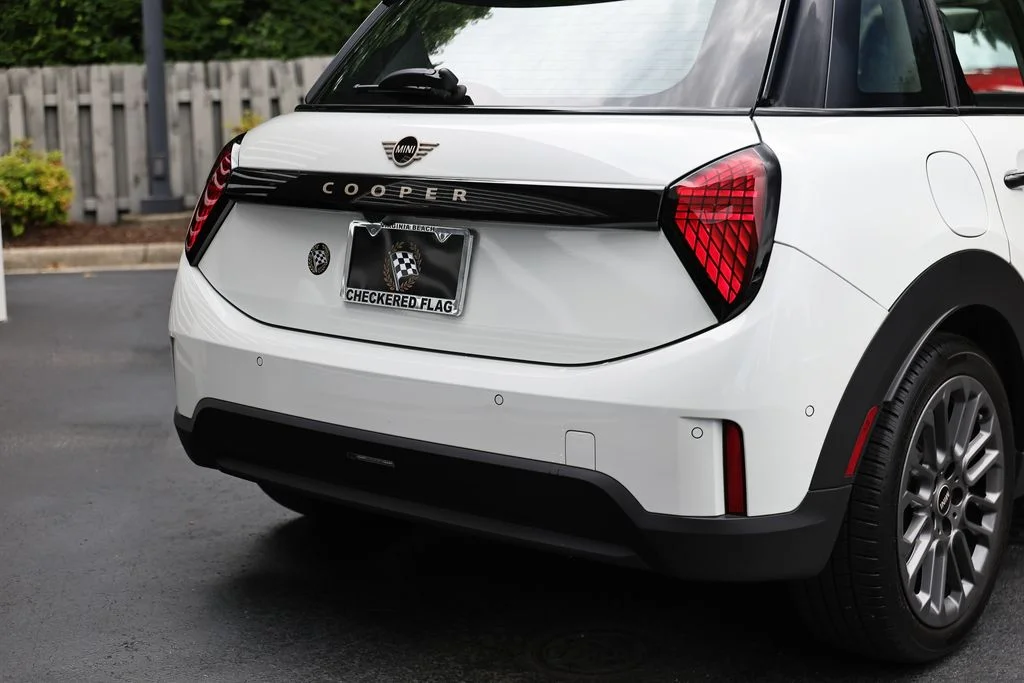 Certified Used 2025 Nanuq White Metallic MINI Signature Plus image 9