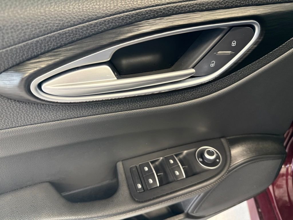 Used 2017 Red Alfa Romeo Base image 15