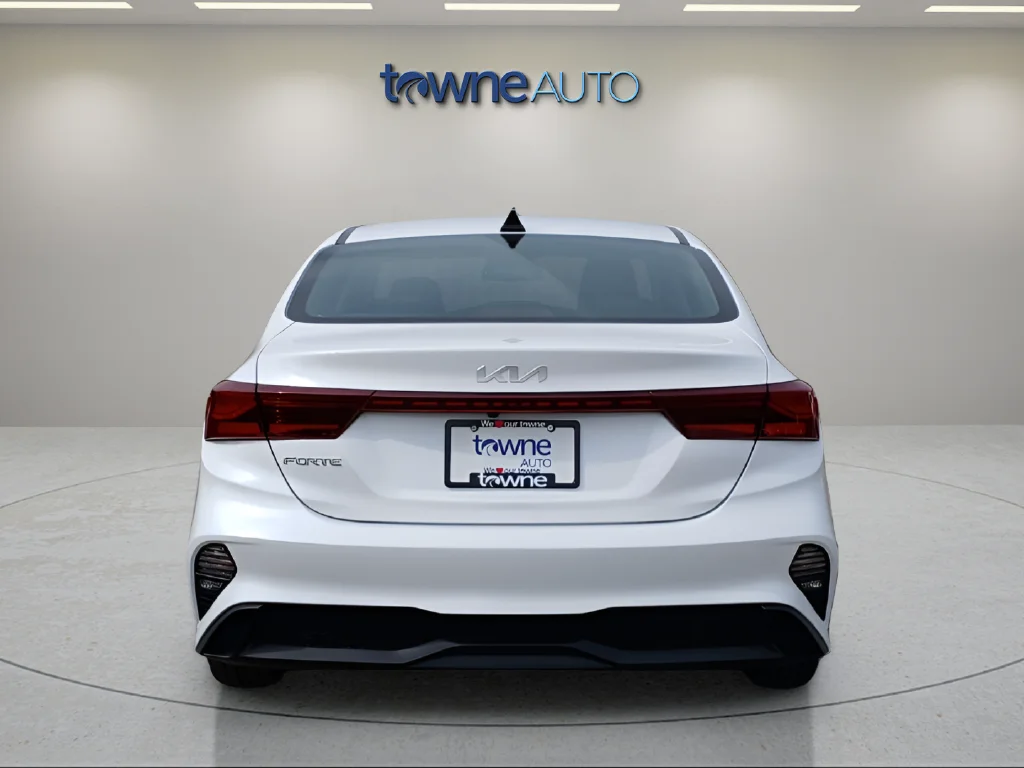 Used 2023 White Kia LXS image 5