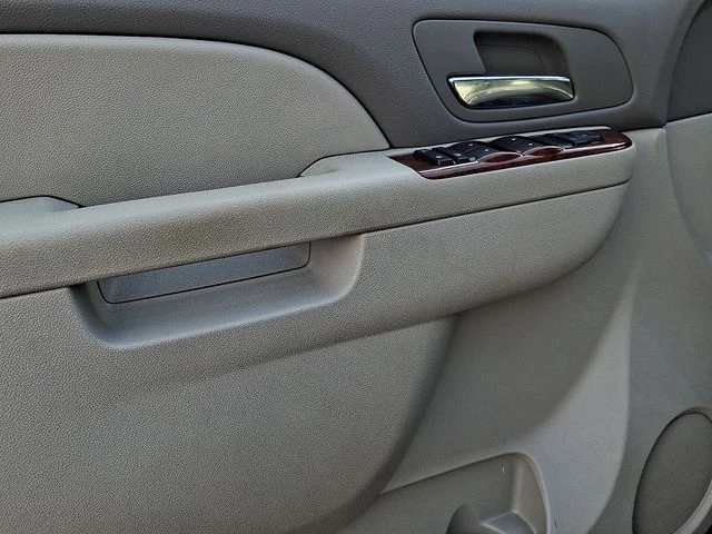 Used 2010 Black Chevrolet LT image 12