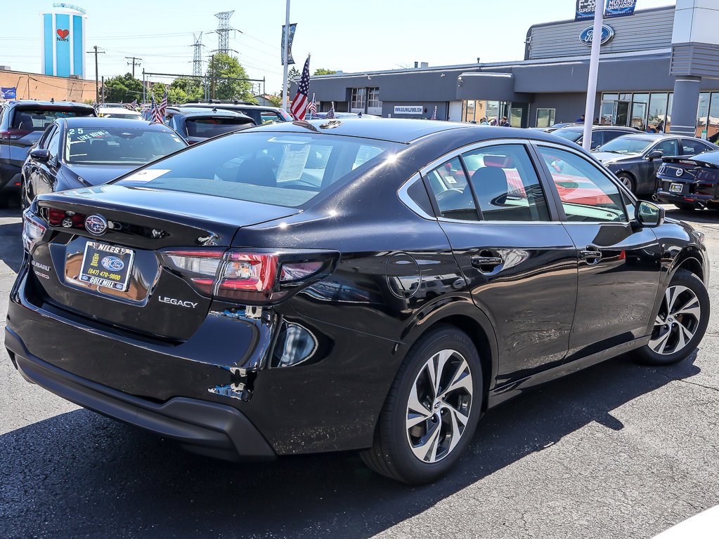 Used 2022 Crystal Black Silica Subaru Base image 7