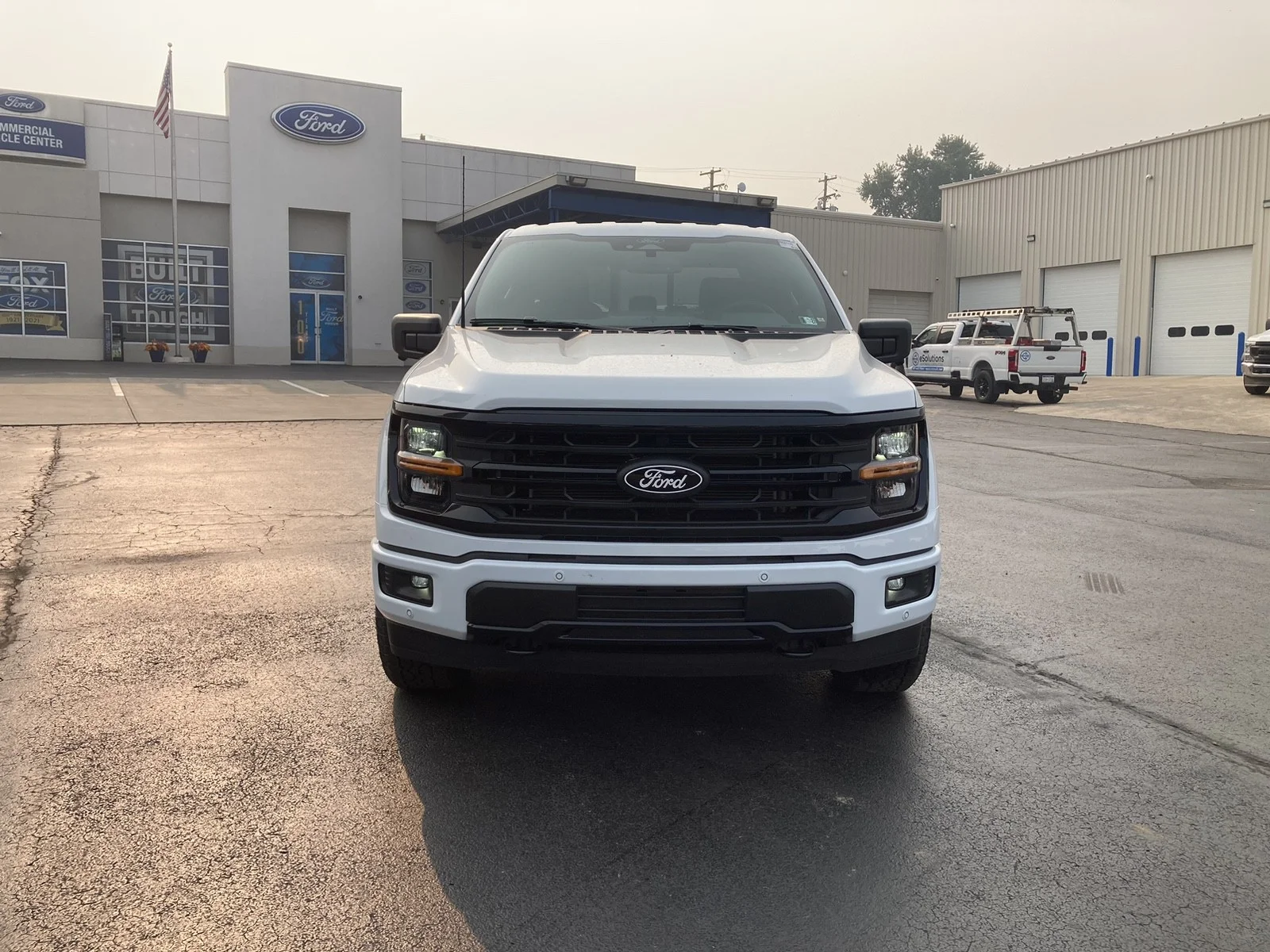 New 2026 Oxford White Ford XLT image 3