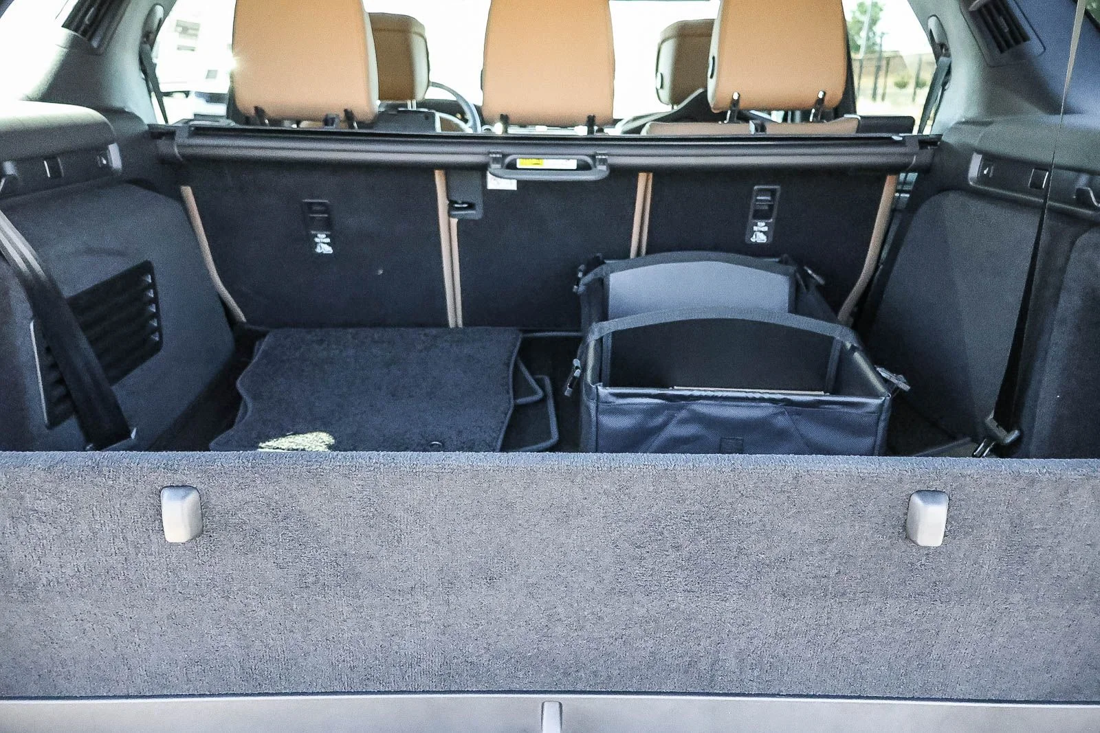 New 2026 Carpathian Grey Land Rover Dynamic SE image 27