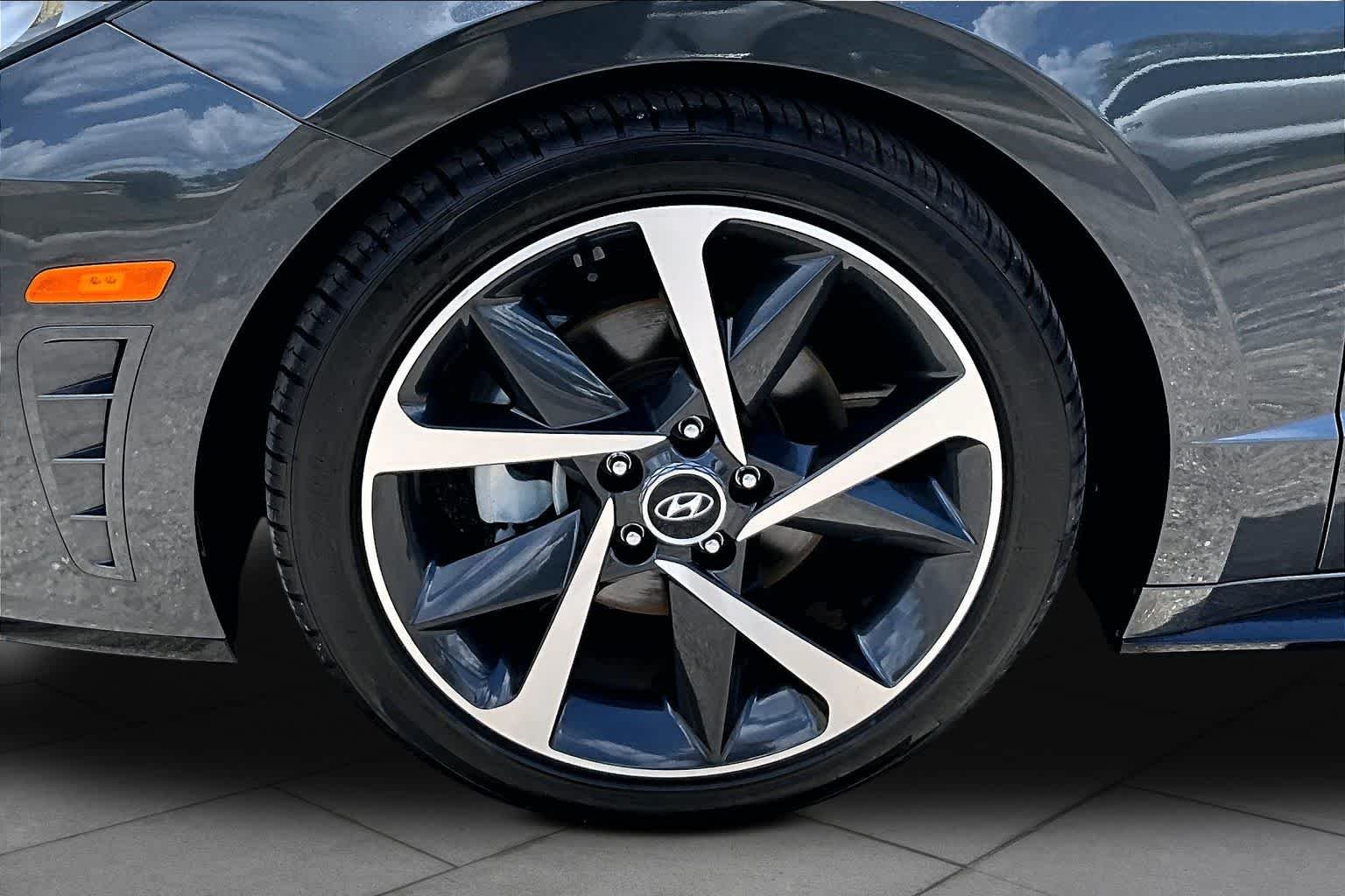 Used 2022 Portofino Gray Hyundai SEL Plus image 12