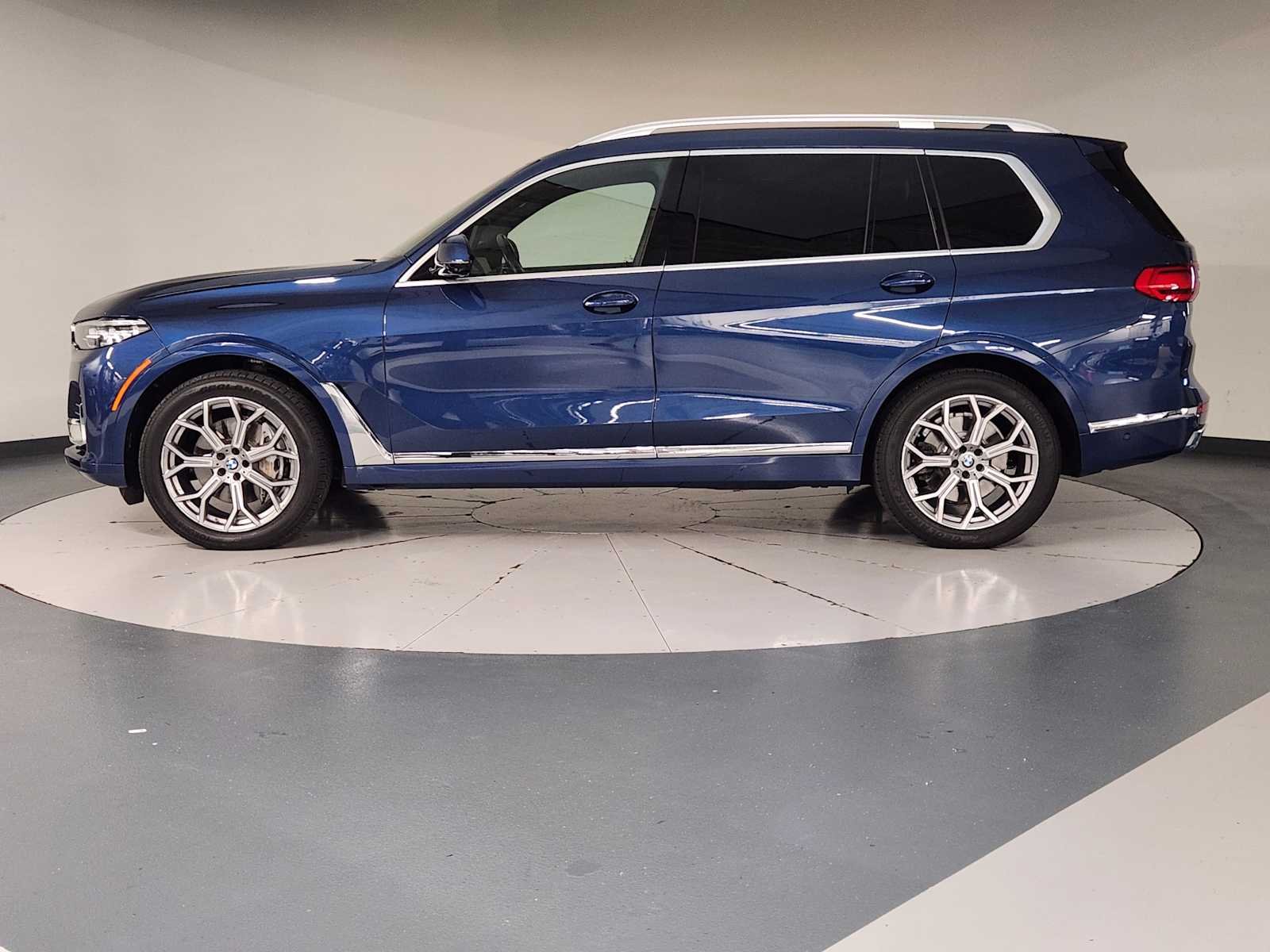 Used 2022 Phytonic Blue Metallic BMW xDrive40i image 5