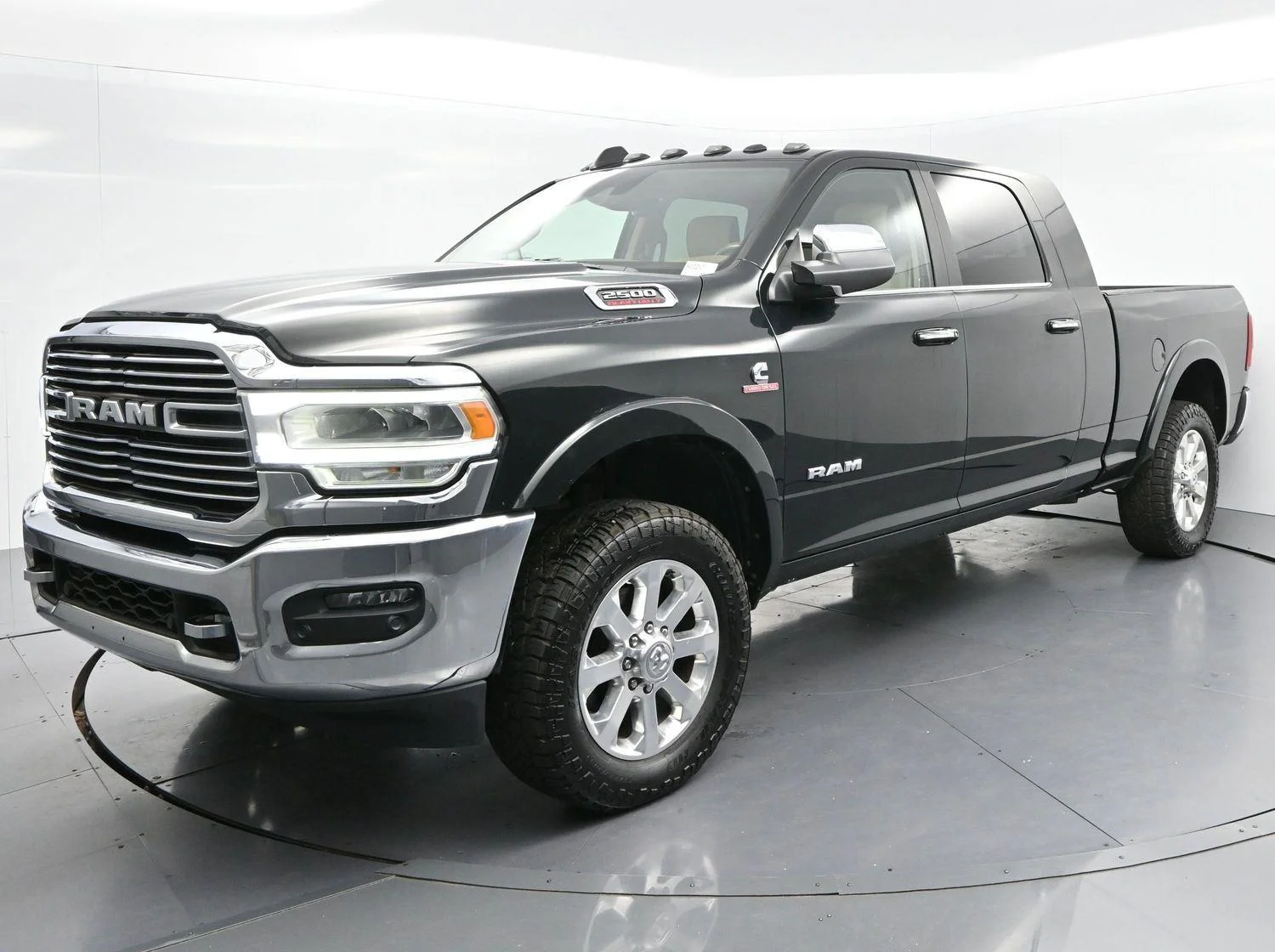 Used 2019 Black Forest Green Pearlcoat Ram Laramie image 3