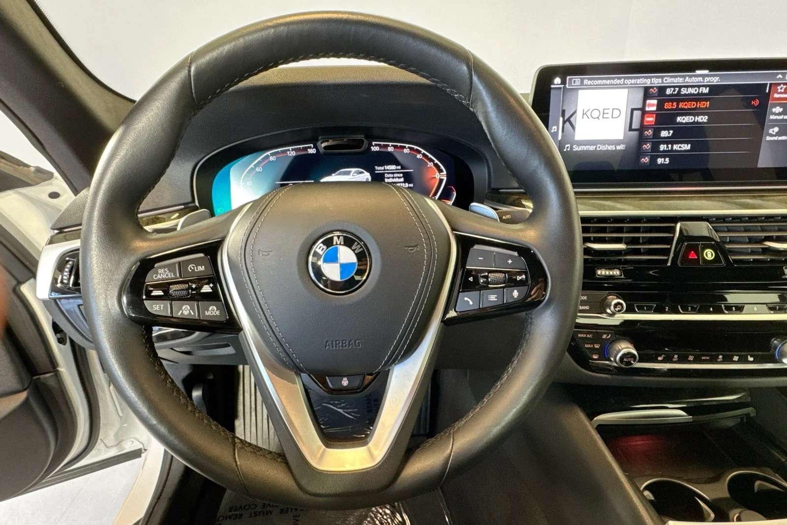 Used 2023 Alpine White BMW 540i image 11