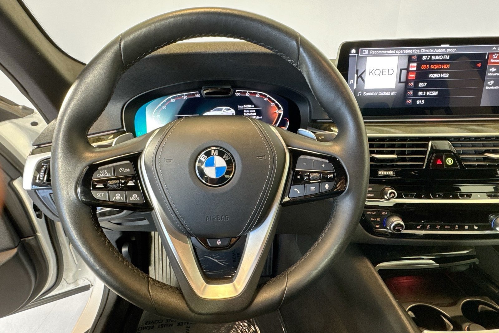 Used 2023 Alpine White BMW 540i image 11