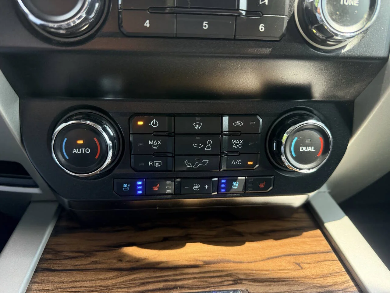 Used 2020 Gray Ford Lariat 4x2 4dr SuperCrew 5.5 ft. SB image 23