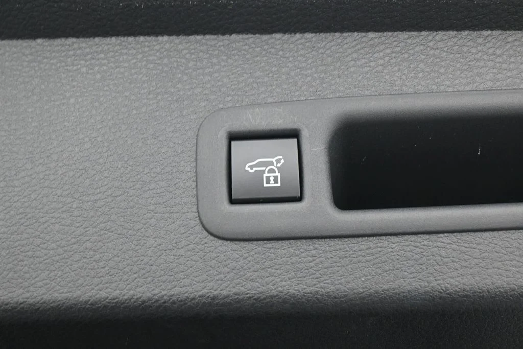 Used 2025 Midnight Black Metallic Toyota XLE image 39
