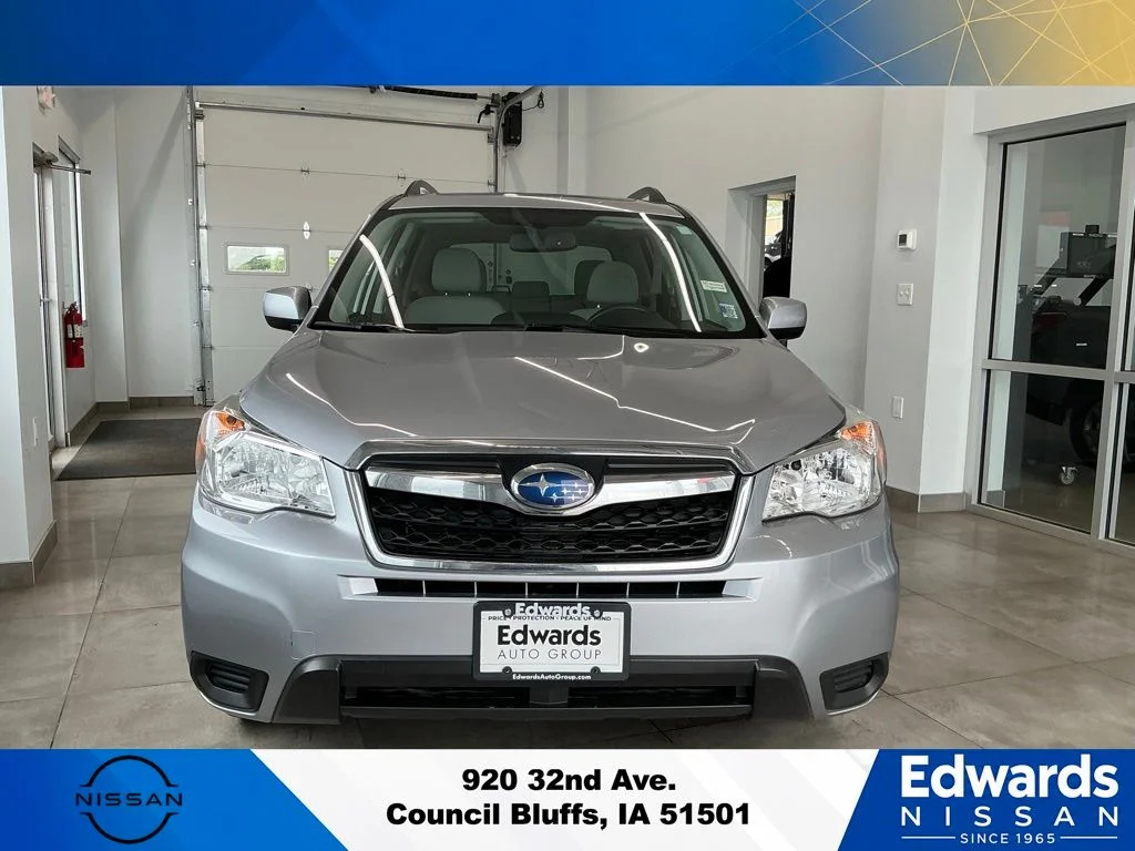 Used 2016 Silver Subaru 2.5i Premium image 3