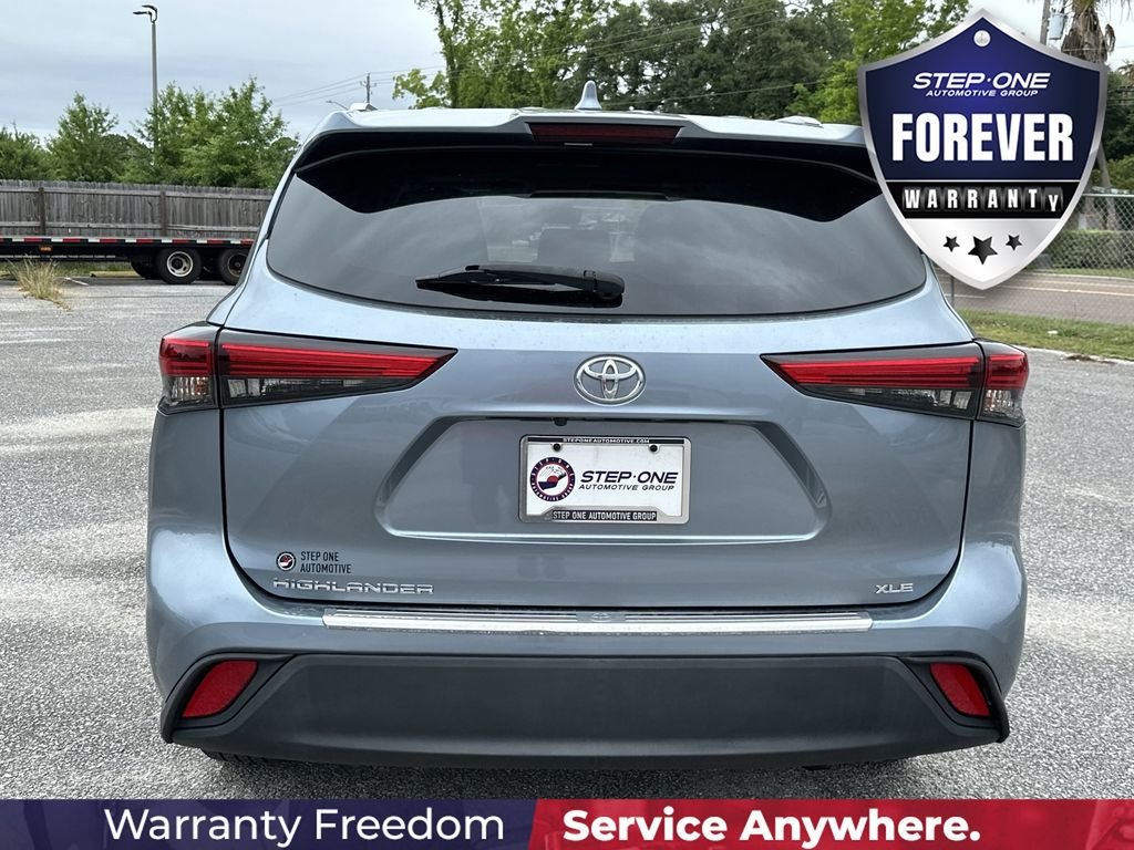 Used 2022  Toyota XLE image 6