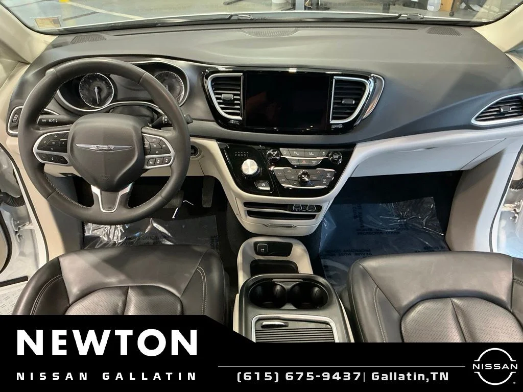 Used 2023 Bright White Clearcoat Chrysler Touring L image 8