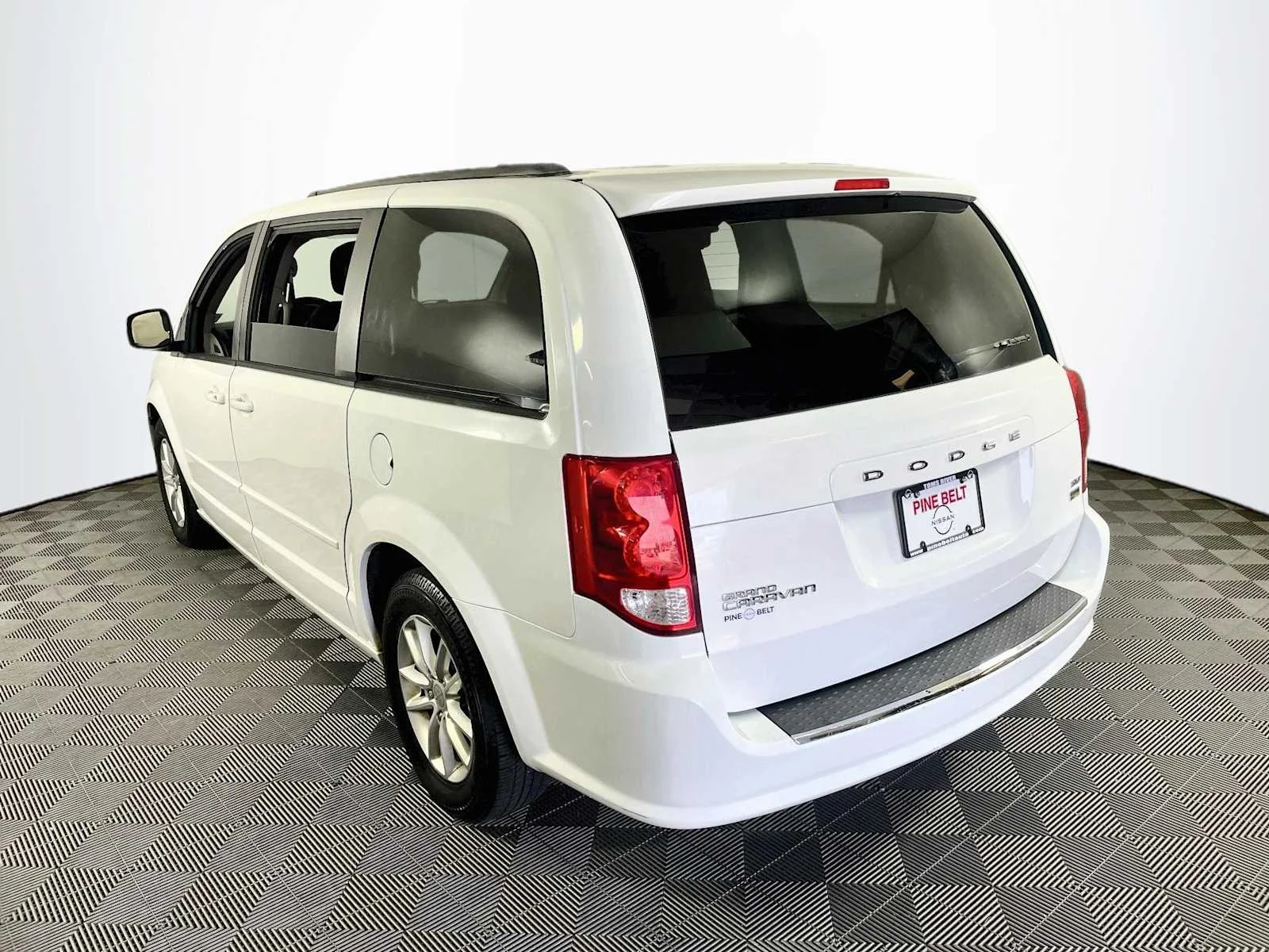 Used 2014 Bright White Clearcoat Dodge SXT image 6