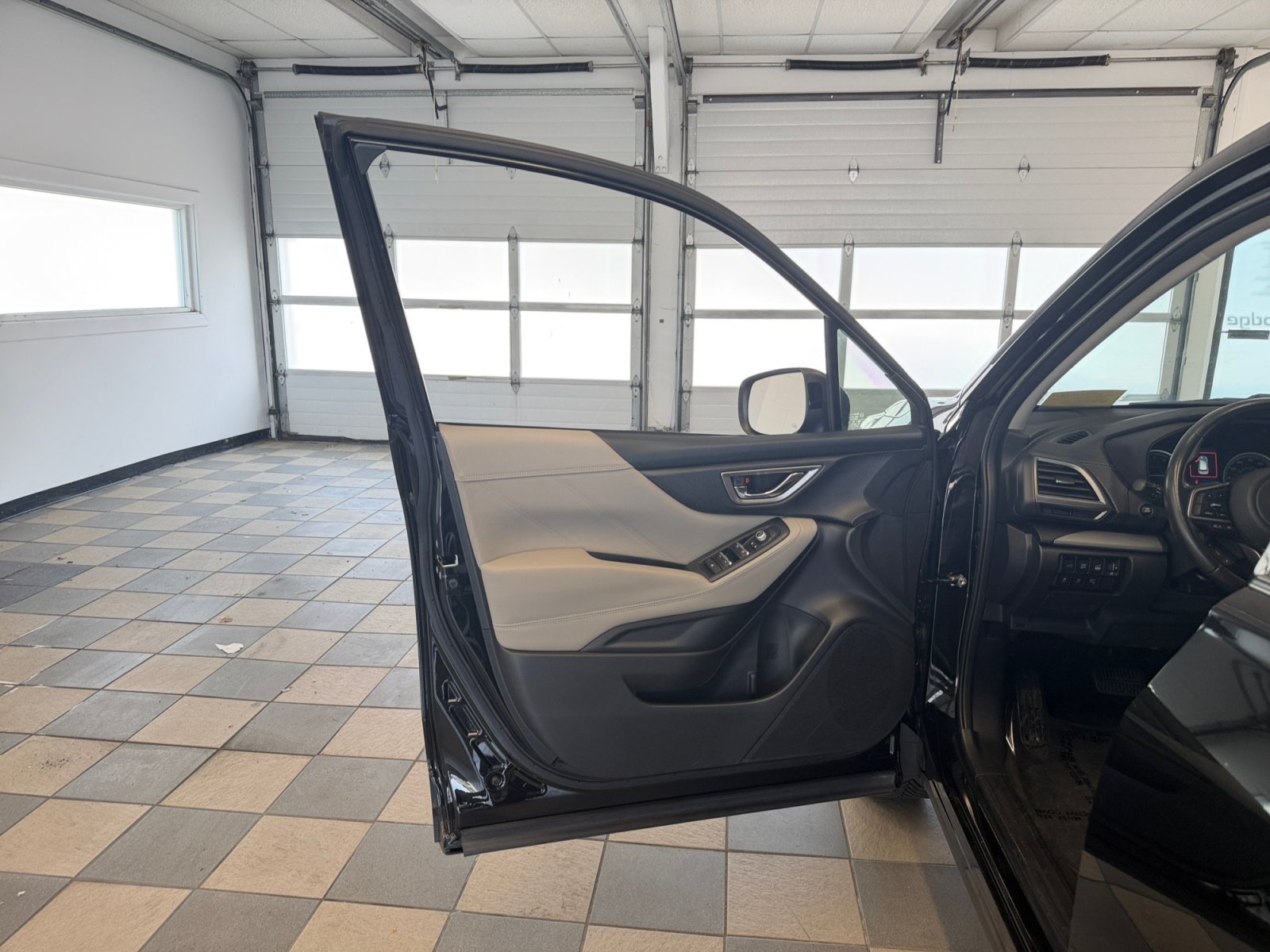 Used 2019 Crystal Black Silica Subaru Limited image 28