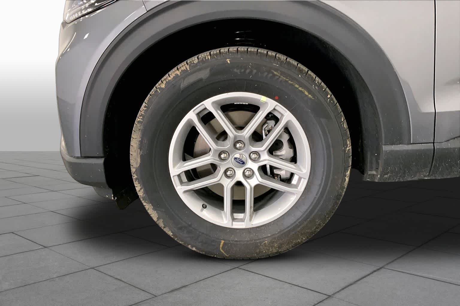 New 2026 Carbonized Gray Metallic Ford Active image 9